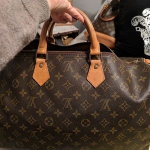 Authentic LV Speedy 40 (Price Firm)